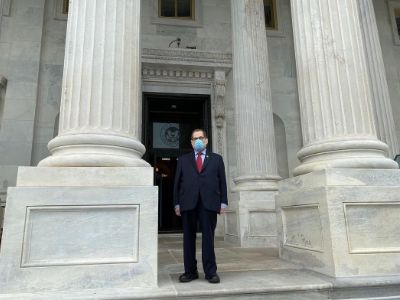 Jerry Nadler is in a suit and is wearing his mask.